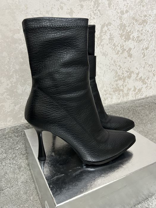 Продам ботильоны(осень-весна).Цена 17 тыс.