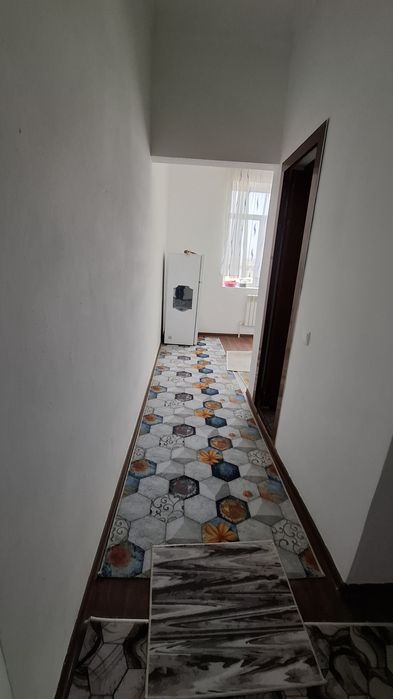 Тезда 5микраёнда  1хона 5этаж кирпичный квартира сотилади