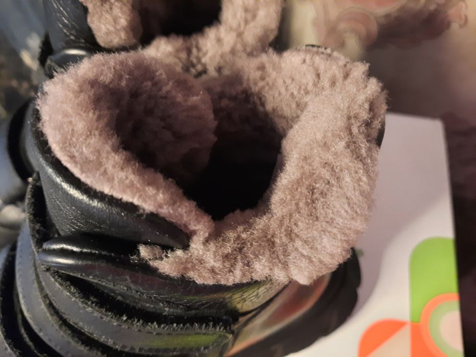 Продам кожаные ботинки на мальчика 34 размер.