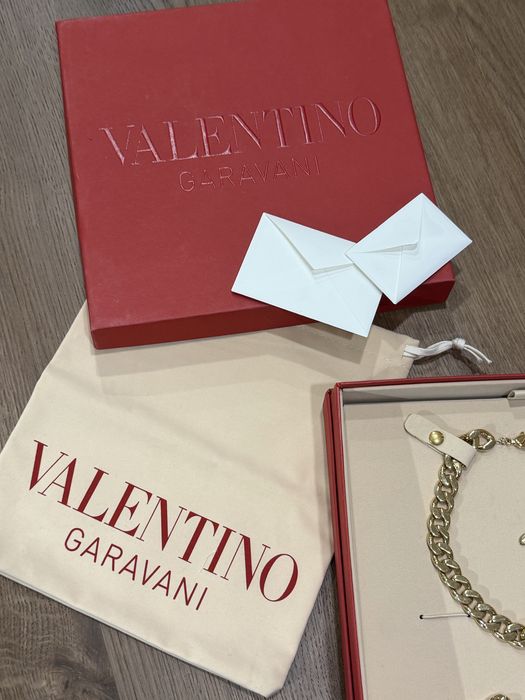 Бижу Valentino Garavani със камъни сваровски