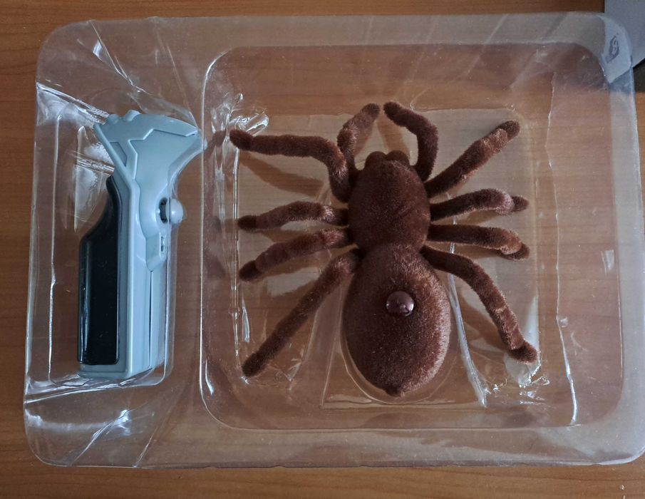 Игрушка паук с пультом управления