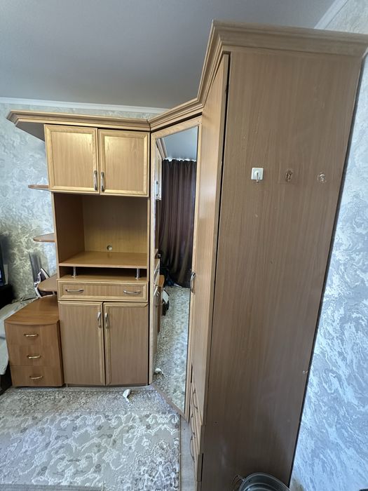 Шкаф угловой в хорошем состоянии