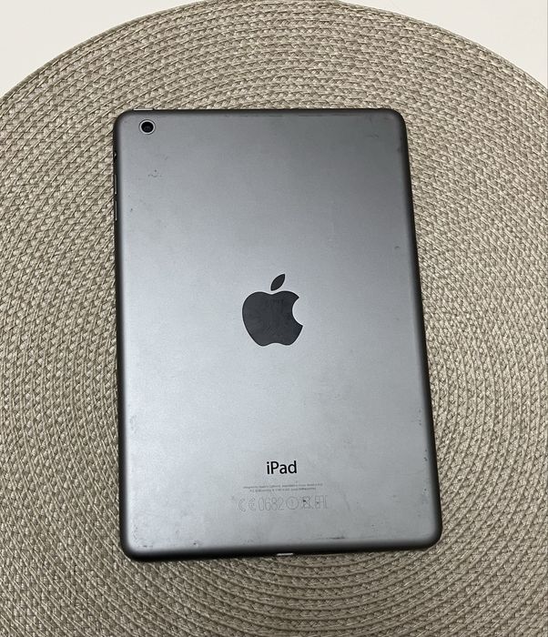 Продавам IPad mini 1st