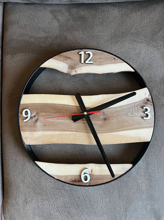 Стенен часовник от дърво и желязо