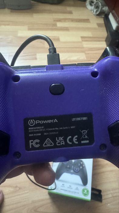 Controller PowerA EnWired Cu fir pentru Xbox Series X/S, Xbox One, PC, 3,5 mm Purple Hex