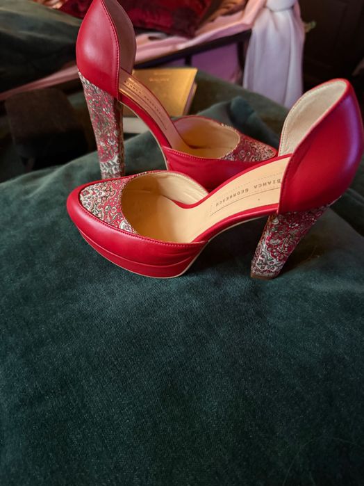 Pantofi rosii superbi