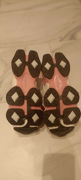 Дамски маратонки New Balance 9060