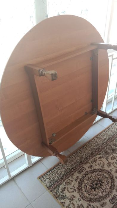 Продам круглый стол