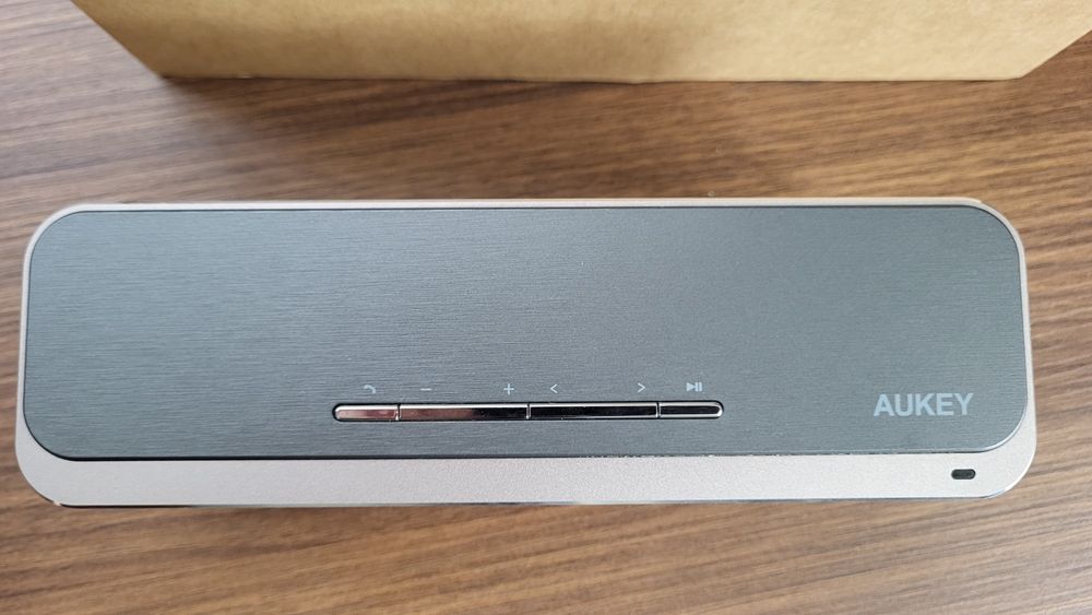 Метална Bluetooth колонка Aukey