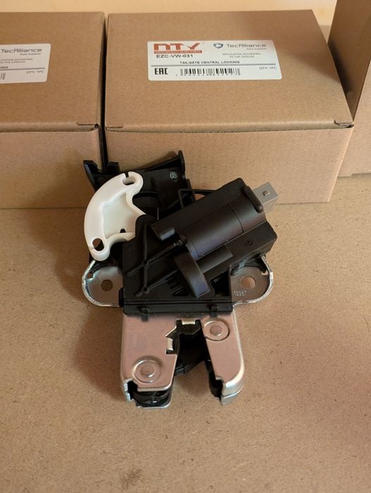 Broasca incuietoare haion portbagaj Audi A4 A5 A6 A8 VW Passat Jetta