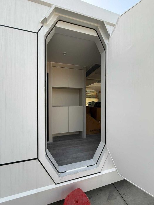 Case tip capsule Romania