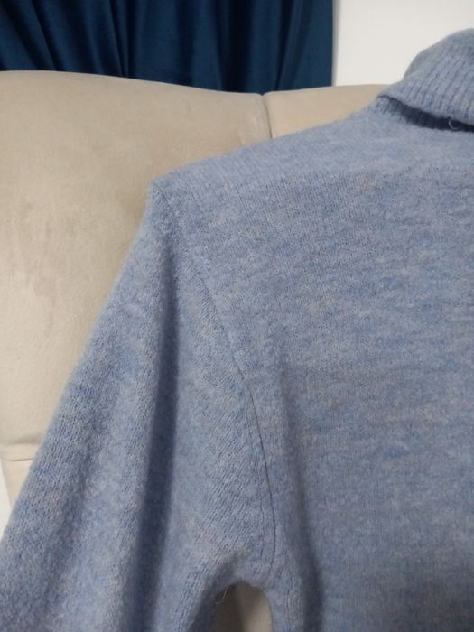 Pulover pe gat baby blue cu lână potrivit pentru XS Zara