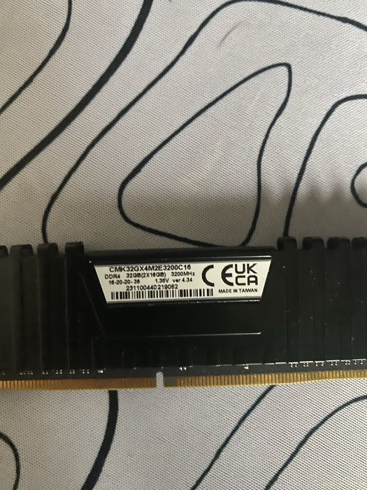 Оперативная память ddr4 2 штуки