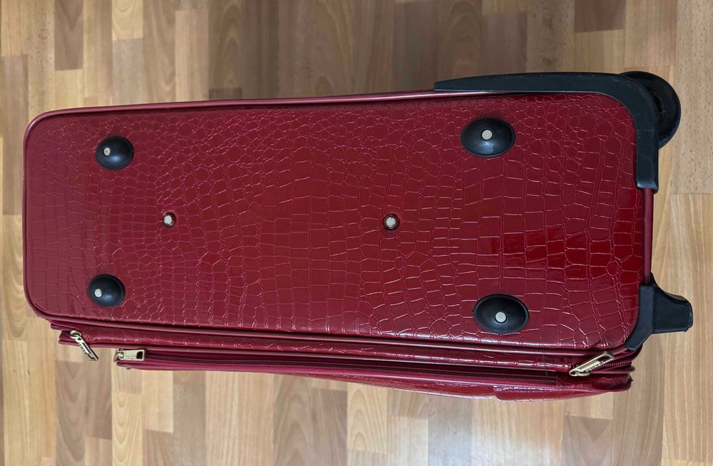 Чемодан очень большой