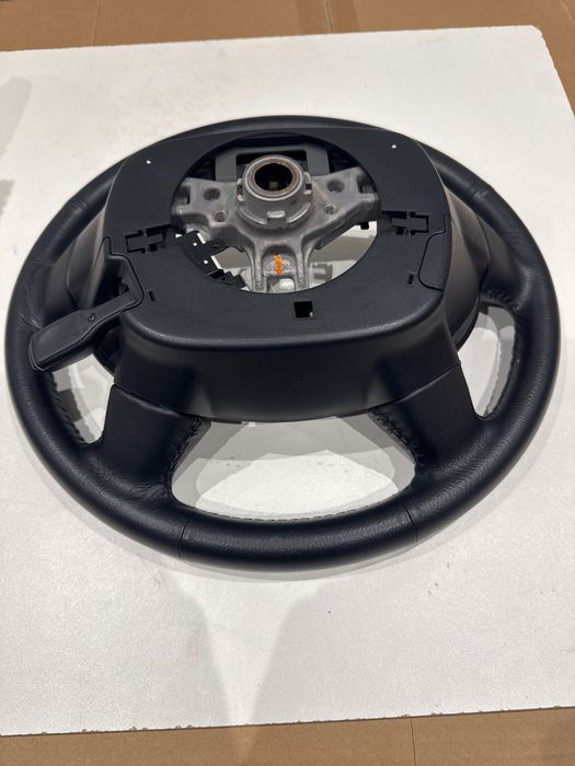 Toyota Prius кожен волан Тойота Приус