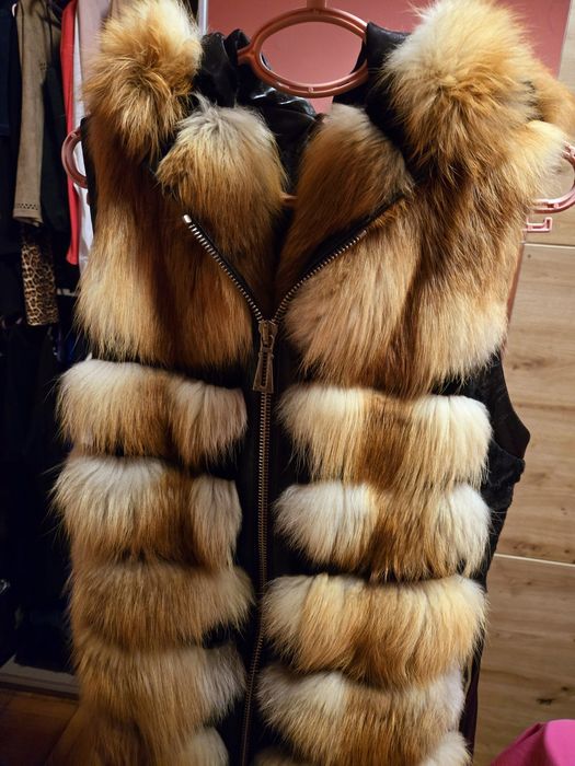 Луксозен кожен елек от лисица.