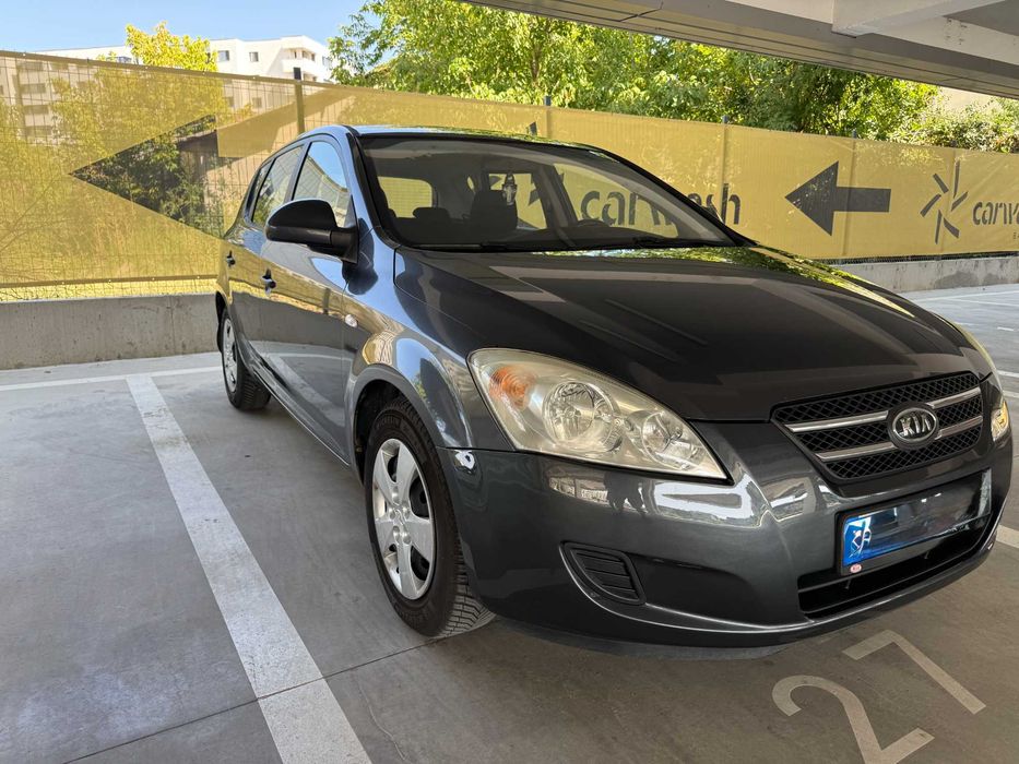 Vând Kia Ceed, an fabricație 2009, motorizare pe benzină, cu 184.739 km la bord