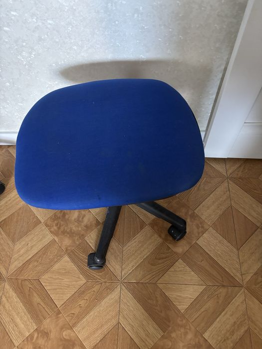 Продам кресло черное