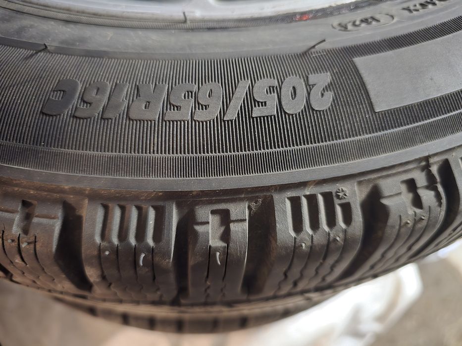 Зимни  гуми 205/65/16 C за бус Michelin Agilis