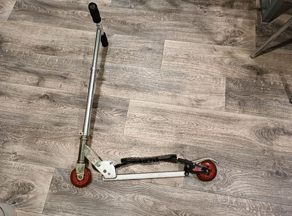 Продам самокат для детей от 4 до 8 лет