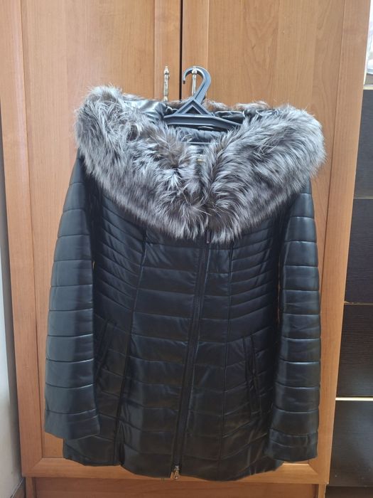 Продаю зимнюю куртку.