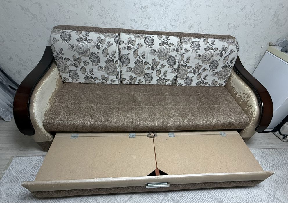 Продам диван для гостиной