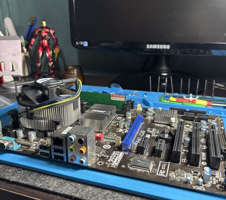 Материнская плата в сборе