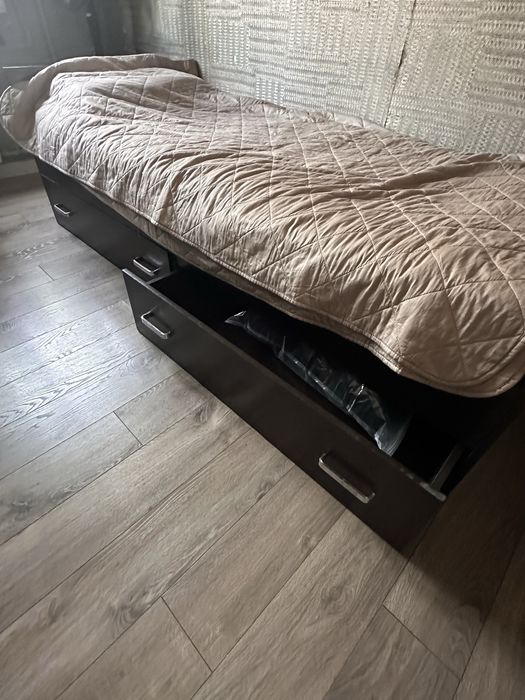 Продам кровать полуторку