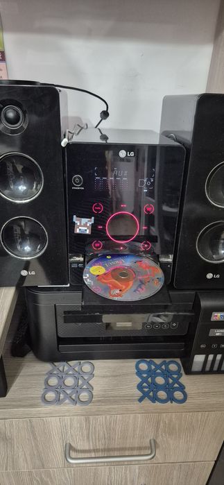 LG FA162 Micro Hi-Fi System cu boxe