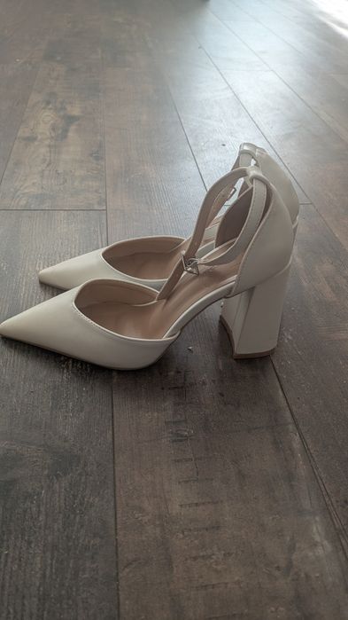Vand tocuri albe stiletto cu toc gros 36