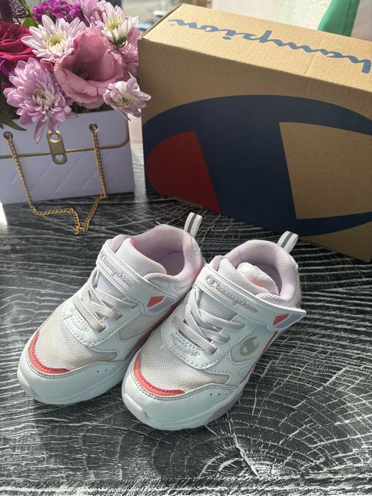 Детски светещи маратонки Champion 26 размер