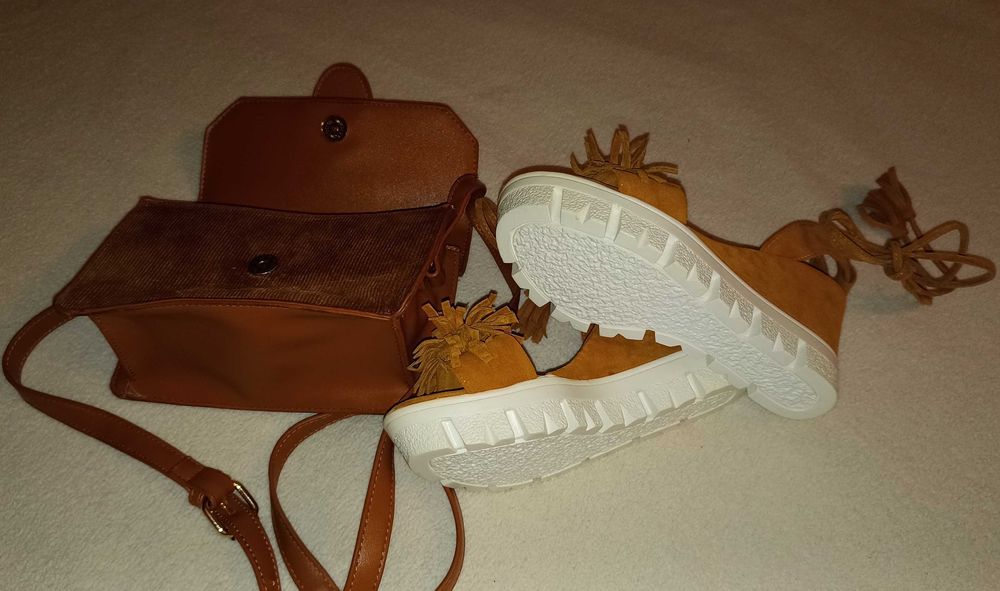 Комплект: чантичка и ЧИСТО НОВИ сандали на платформа - ИЗГОДНО!