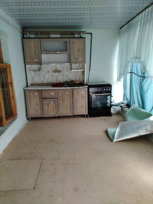 Uy sotiladi tayyor holatda yashab turilgan uy.