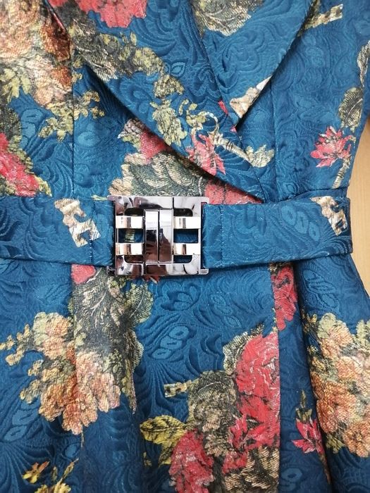 Стильный жаккардовый плащ