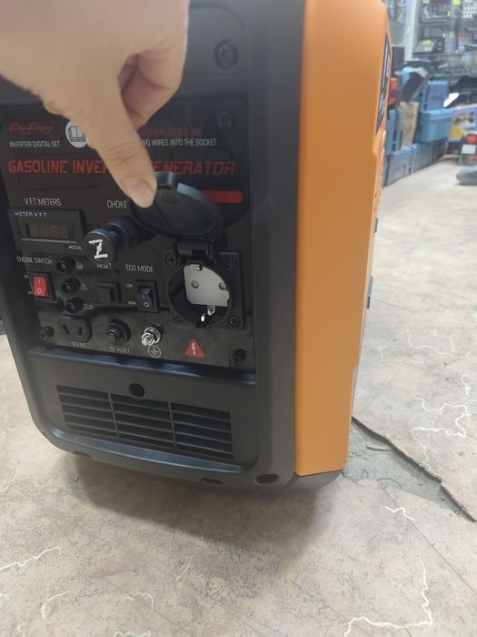 Бензиновый генератор 3,3кВт.  2,2кВт