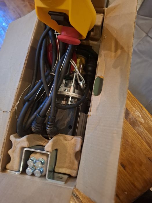 Palan cu cablu ridica pana la 250 kg,putere 500w((  parkside ))
