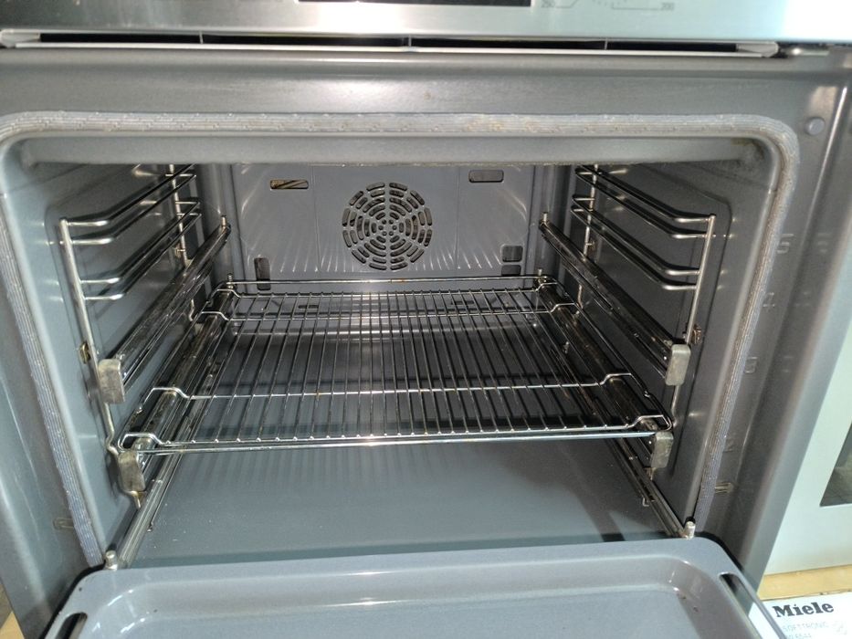 Фурна с керамичен плот Siemens - HE63AB510 Пиролиза.