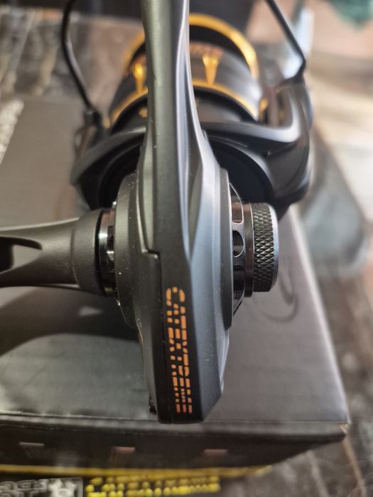 Продавам нова спининг макара за сом