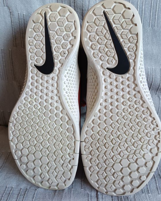 Nike оригинални маратонки номер 43,5