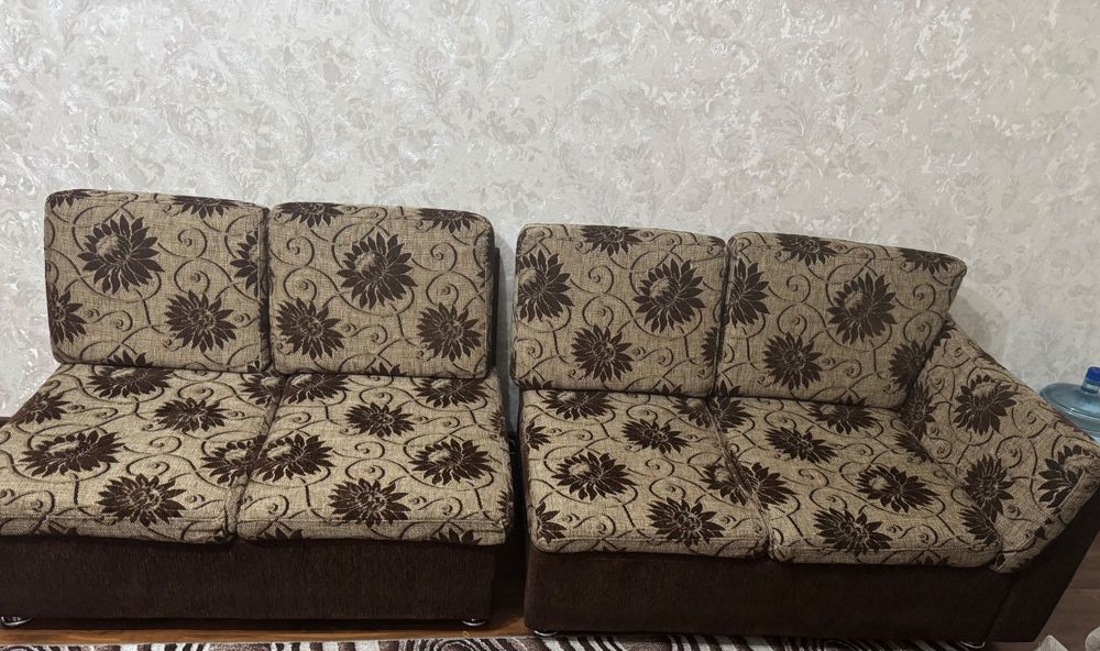 Удобный,компактный диван для офиса, или гостиной комнаты