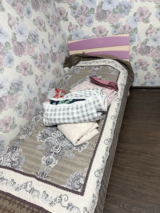 Продам кровать с полками