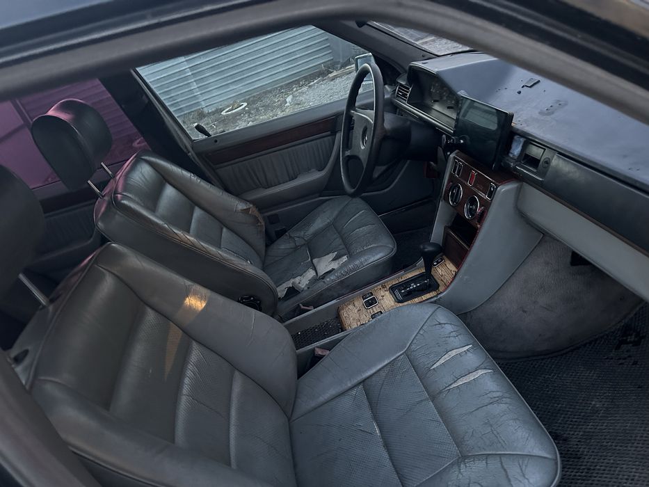 Кожаный салон мерседес 124