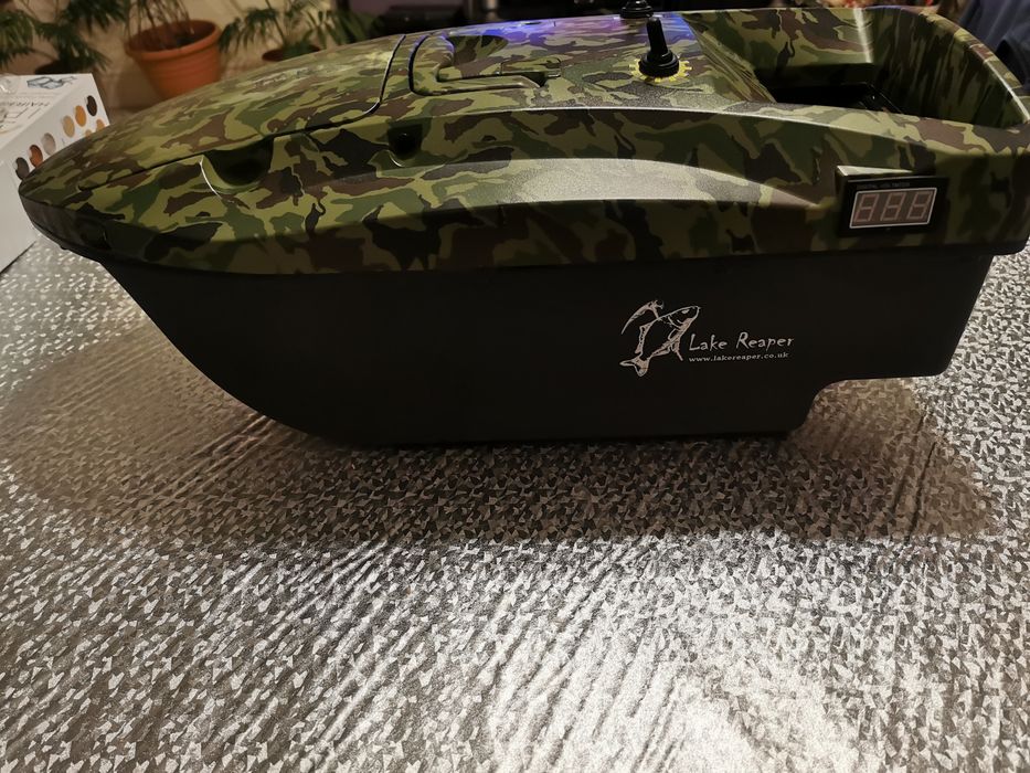 Лотка за захранване