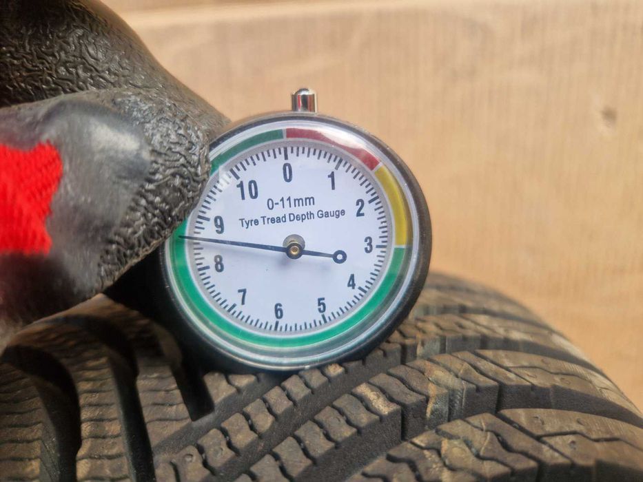 4 броя Michelin R17 215/65
Зимни гуми 
DOT2922