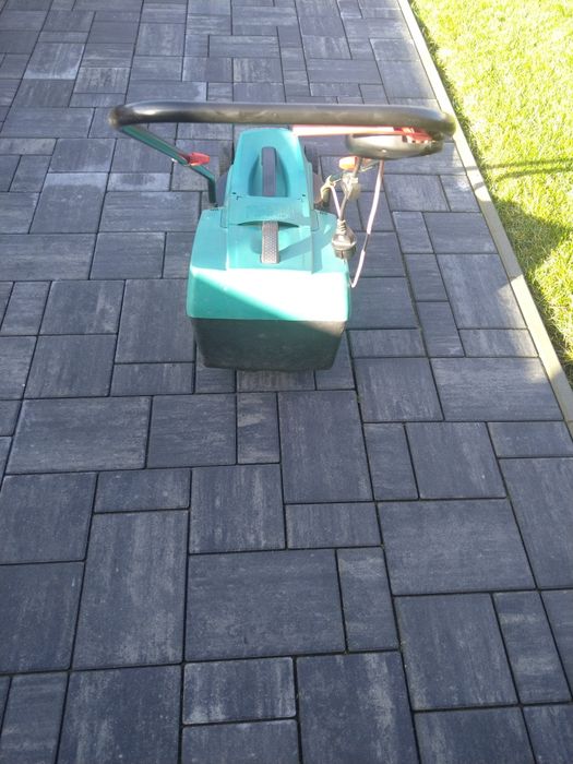 Mașină de tuns iarba Bosch