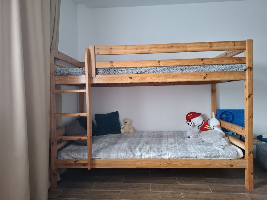 Pat supraetajat din lemn masiv