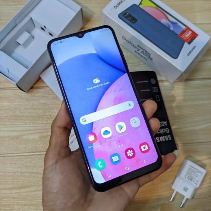 Samsung Ideal srochna sotiladi