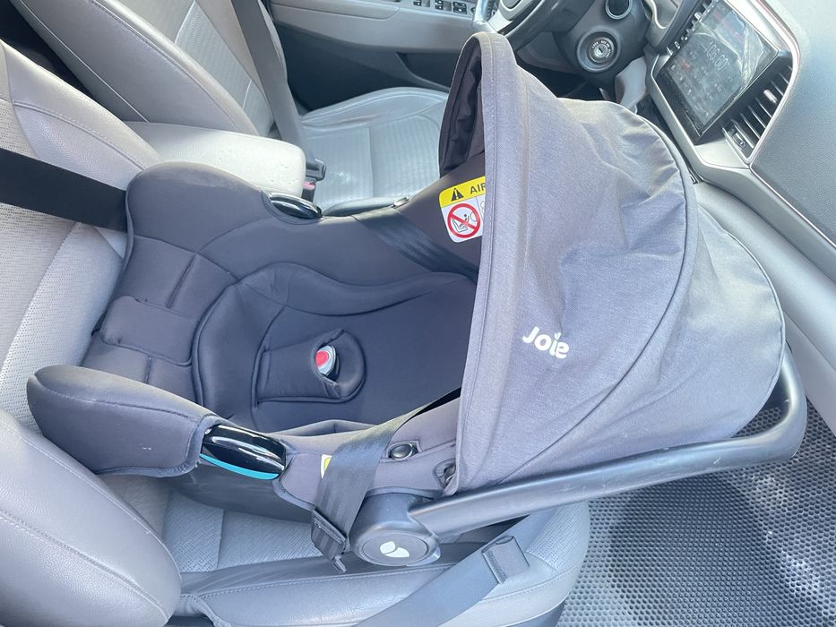 Продам автолюльку Joie