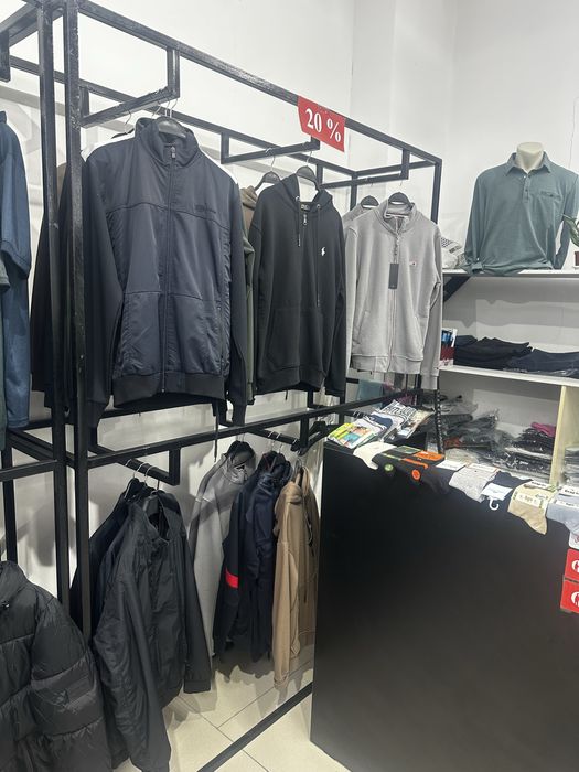 Продаются торговые стойки для одежды