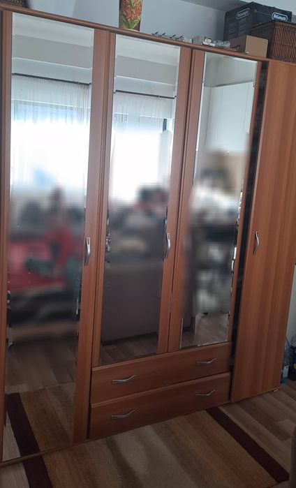 Dulap cu oglinzi